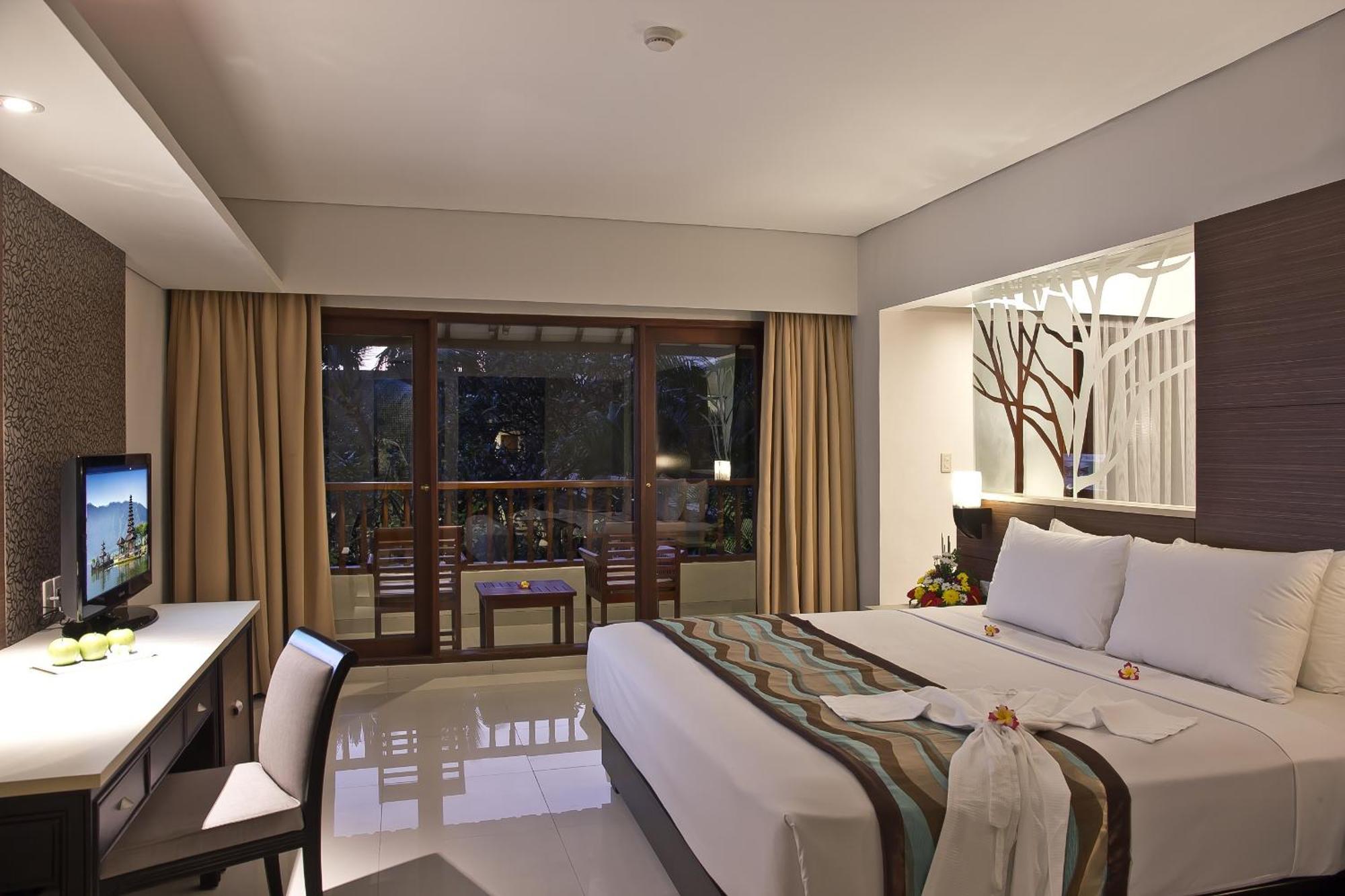 Suite Pool View